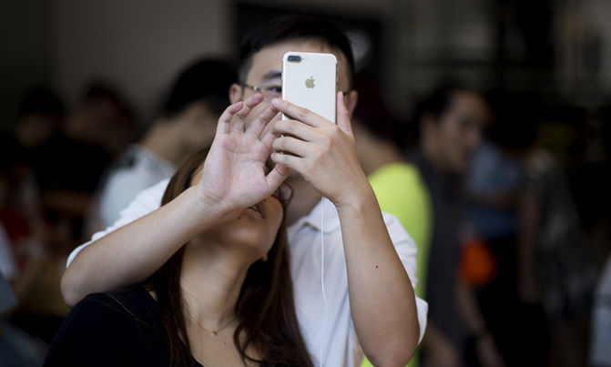 Apple blames external damage for flaming China iPhones Apple blames external damage for flaming China iPhones
