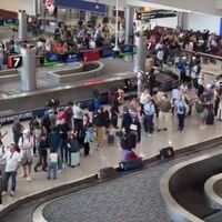 Only way to end shutdown is to pay TSA officers, air passengers say