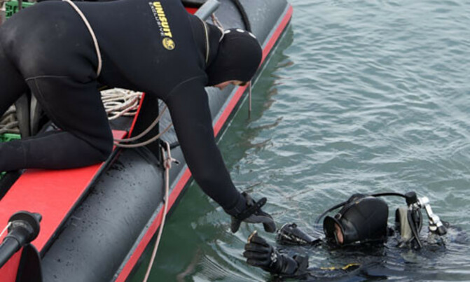 Extreme diving crucial to Arctic research Extreme diving crucial to Arctic research