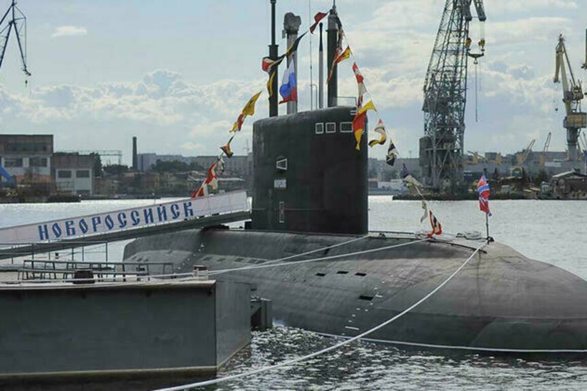 Fuel leak blows cover for alleged Russian submarine off Gibraltar