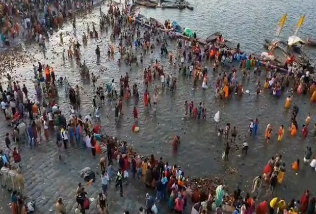 Huge crowd of devotees gather at Maha Kumbh's Triveni Sangam