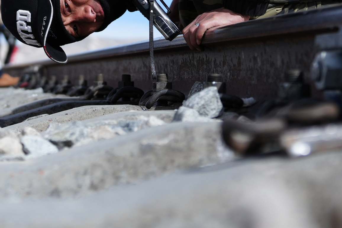 CHINA-QINGHAI-GOLMUD-SPRING FESTIVAL-RAILWAY-SAFEGUARD (CN)