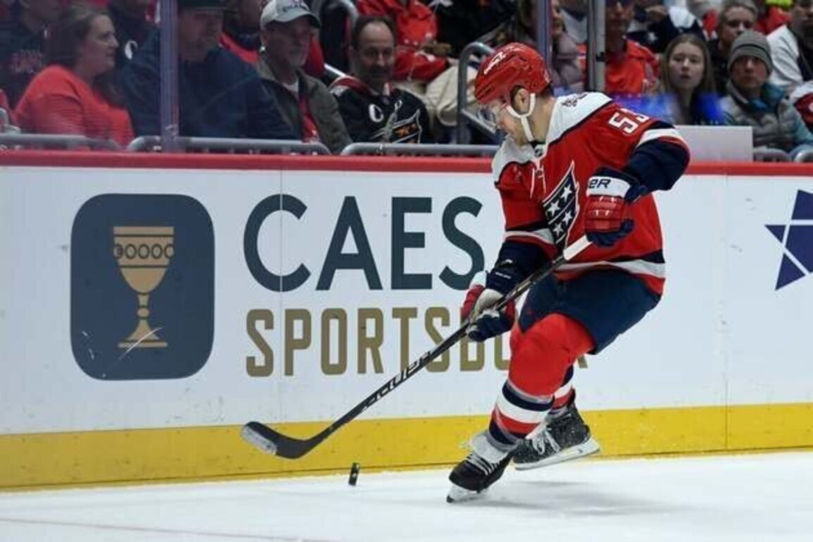 Capitals F Ethen Frank signs 2-year extension