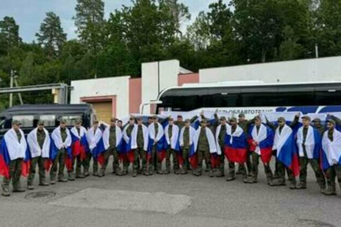 Russia and Ukraine carry out latest prisoner swap - MOD (VIDEO)