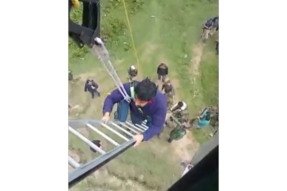 J-K: 286 tourists rescued in massive 6.5-hour Op after Gulmarg Gondola technical snag