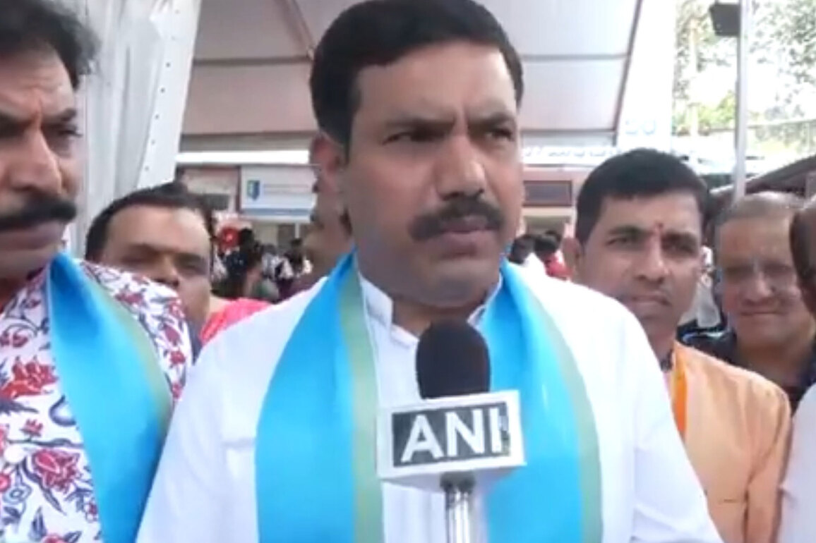"Responsibility of both govt and organisers": Karnataka BJP chief on Karur stampede