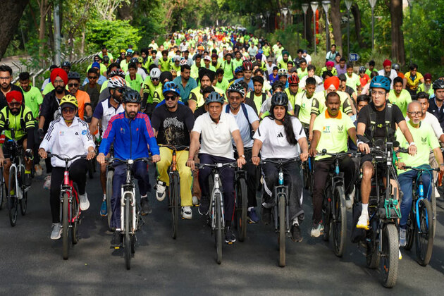 Sports Minister Mandaviya leads nationwide World Bicycle Day celebrations with actor Vikrant Massey