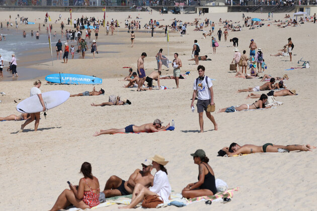 Several people feared dead after gunfire erupts at Bondi Beach during Hanukkah gathering