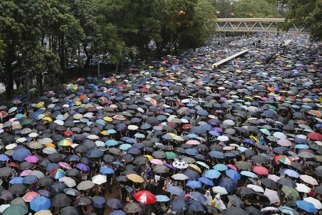 Hong Kong Residents Protest Peacefully in Latest Push for Reforms