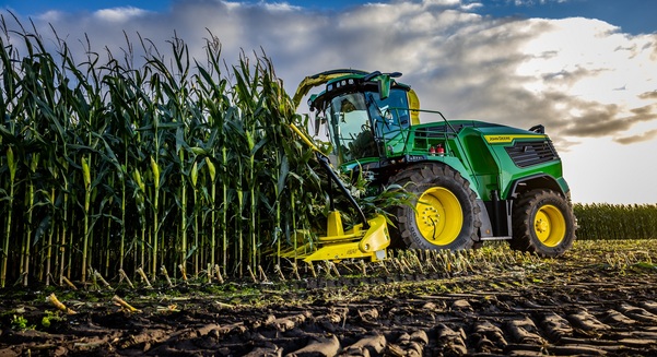 John Deere has announced a new lineup of self-propelled forage harvesters which peak at 750kW (1000hp).