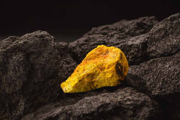 Yellow stocks lead ASX miners Monday