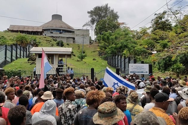 Australia Sending Troops, Police to Solomons Amid Unrest