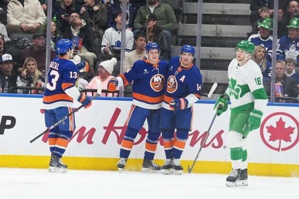 Mathew Barzal logs 3 assists as Islanders down Maple Leafs