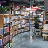 Brick-and-mortar bookstores turn to digital tools to reconnect with readers
