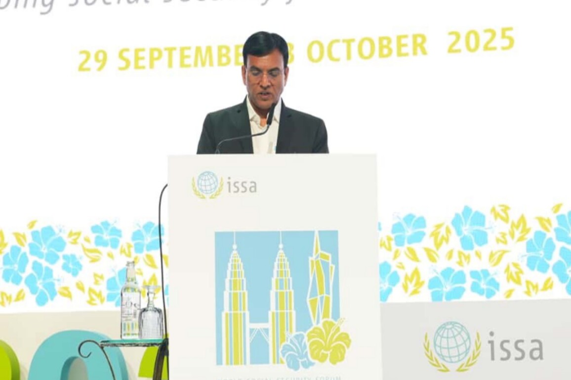 Union Minister Mansukh Mandaviya receives ISSA Award at World Social Security Forum in Malaysia