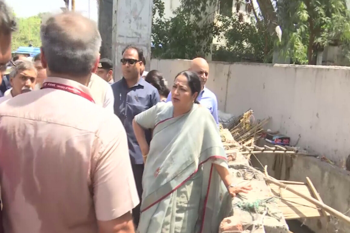 "Development must be visible on the ground, not just on paper," says Delhi CM after reviewing Metro and PWD projects