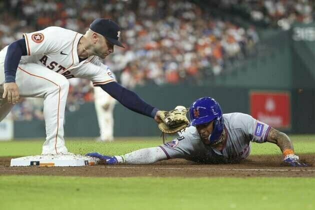 Astros make two runs stand up in edging Braves