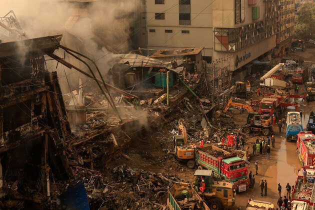 Pakistan: 26 people dead, 81 still missing in Karachi's Gul Plaza fire