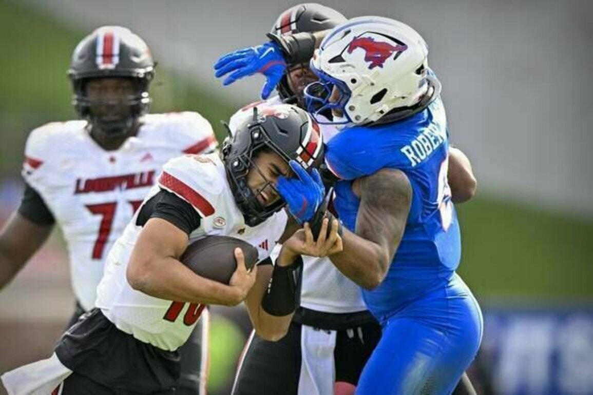 Kevin Jennings, SMU roll past short-handed Louisville 38-6
