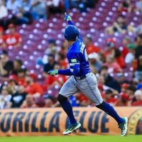 Blue Jays ride 18-hit, 5-homer attack in win over Reds