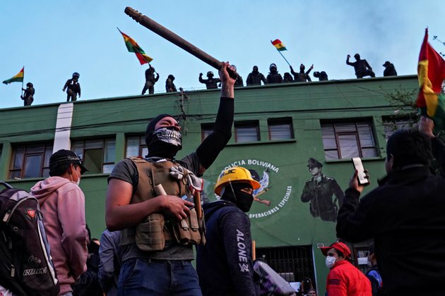 Dissent Spreads Among Bolivia&#039;s Police Amid Political Unrest