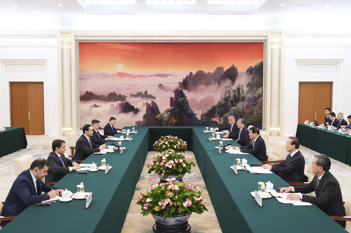 CHINA-BEIJING-WANG HUNING-UZBEKISTAN PRESIDENTIAL ADVISOR-MEETING (CN)