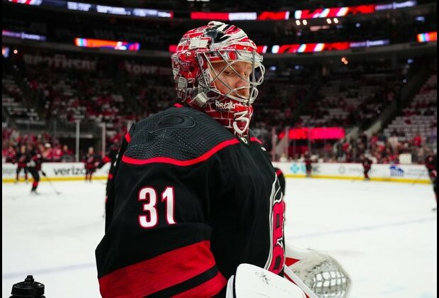 Frederik Andersen, Hurricanes aim to brush aside Islanders