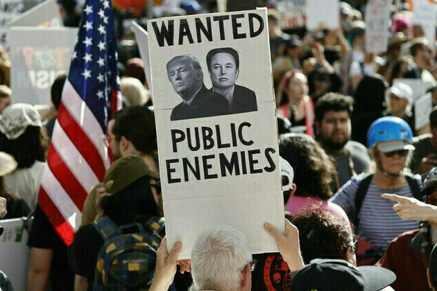Thousands of US protestors rally against Trump-Musk coup 