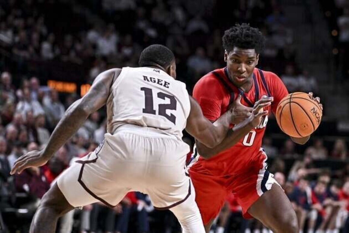 Rashaun Agee's late heroics help Texas A&M rally past hapless Ole Miss