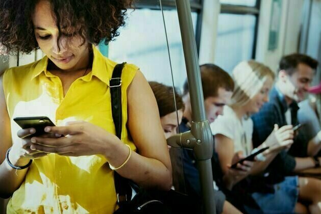 How our bodies react when we use social media - and when we stop