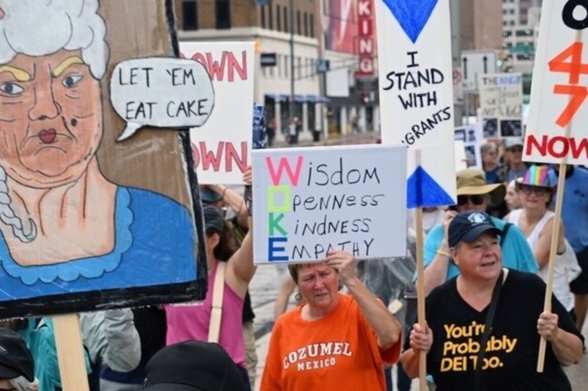Hoosiers join nationwide 'No Kings' demonstrations