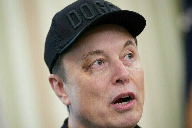 Musk explains his black eye