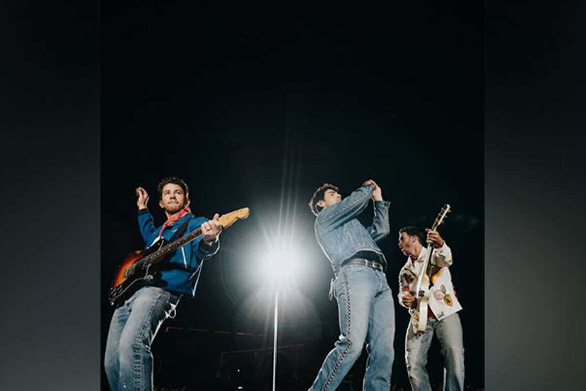 "My heart is full": Nick Jonas opens up about MetLife show, wife Priyanka says "so proud"