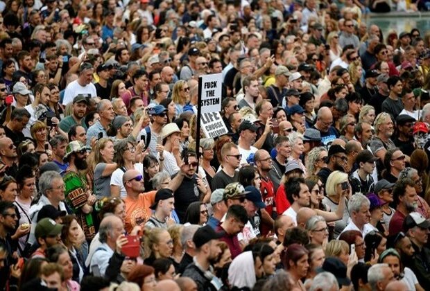 Six people detained in London during anti-lockdown protest