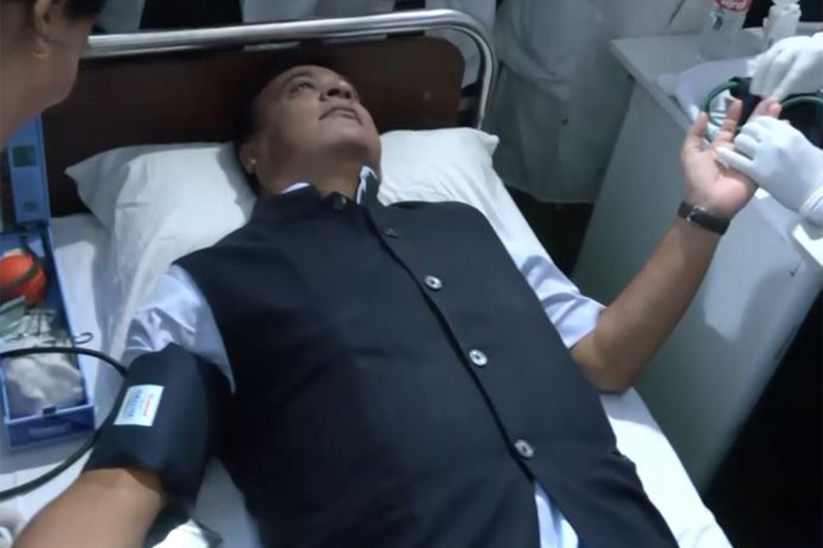 Guwahati: Assam CM Sarma donates blood on occasion of 53rd birthday of late singer Zubeen Garg