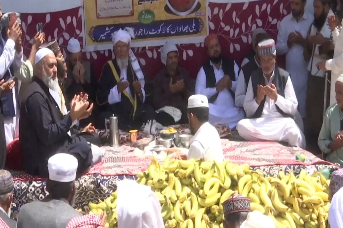 J-K: 69th annual Urs of Sufi Saint Sayeed Rasool Shah Al Maroof Nanga Baji Sahib celebrated in Kalakote
