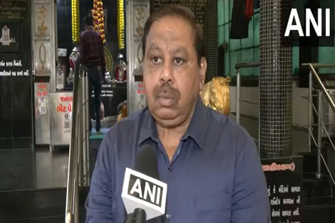 Ahmedabad man recovers 70 tolas of gold, cash from plane crash site during rescue efforts; hands it to authorities