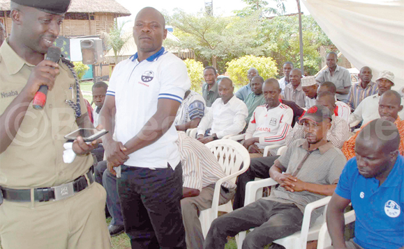 DPC wa Old Kampala, Charles Nsaba ng’ayogera eri baddereeva ku Kaleerwe. DPC wa Old Kampala, Charles Nsaba ng’ayogera eri baddereeva ku Kaleerwe.