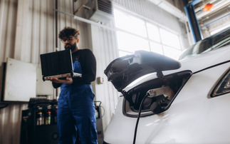 Government and industry pledge £130m for 'cutting edge' electric vehicle projects