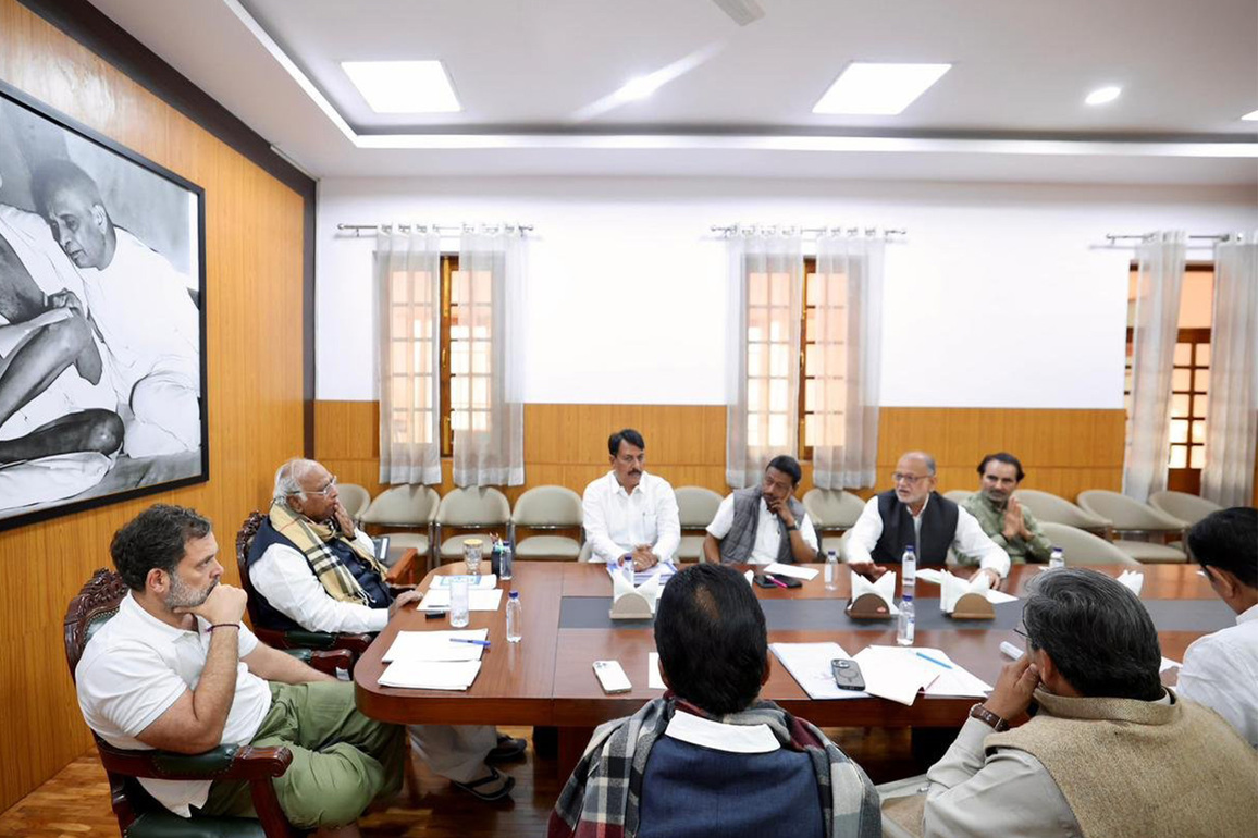 AICC meets with Gujarat Congress leaders ahead of local body polls