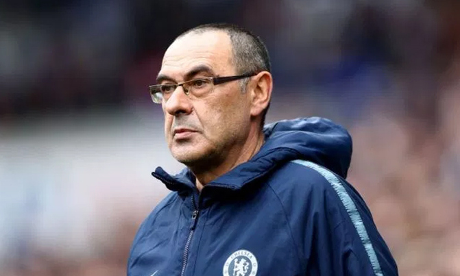 Sarri fights to win over mutinous Chelsea fans Sarri fights to win over mutinous Chelsea fans