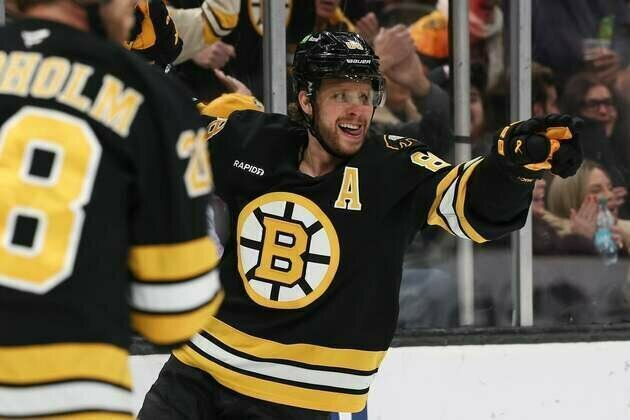 Bruins sink Islanders with second-period explosion