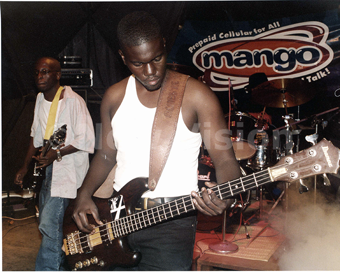  ames nen playing with the lue oon azz band 1999 