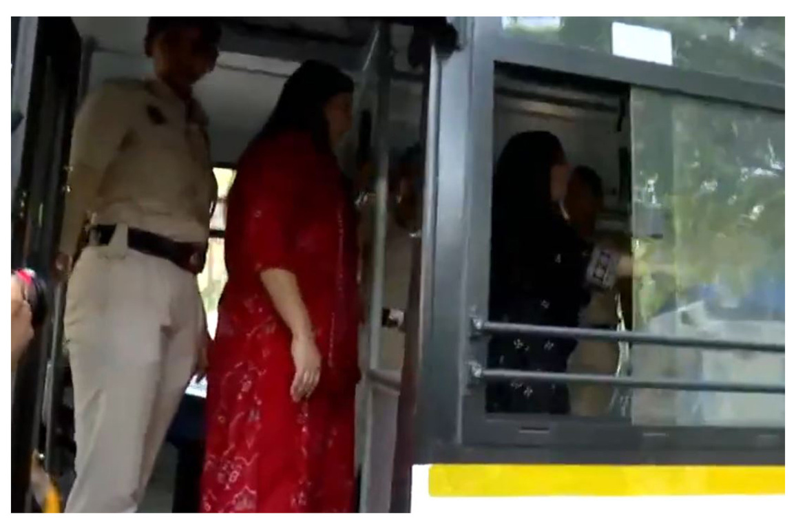 Delhi Police detain BJP MPs, deploy water cannon to disperse women workers protesting against Opposition