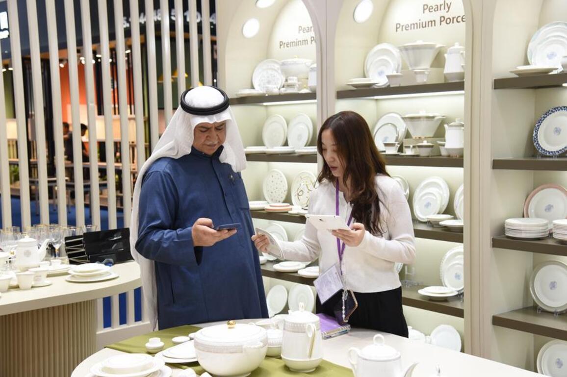 UAE buyers tap into China's "gold mine" at Canton Fair