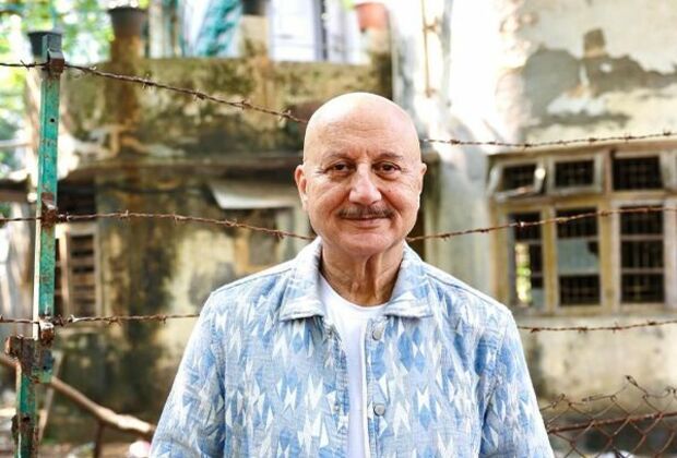 Anupam Kher shares nostalgic picture with Yash Chopra, Rishi Kapoor, Vinod Khanna