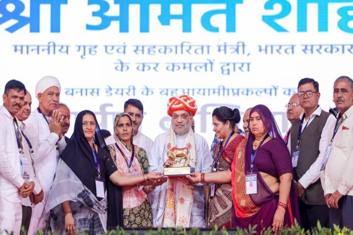Gujarat: Amit Shah inaugurates newly constructed Bio-CNG and Fertiliser plant by Banas Dairy; lays foundation stone of 150-ton powder plant