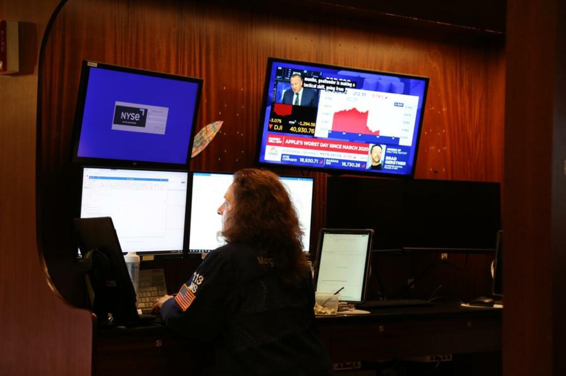 Economic Watch: Nasdaq falls into bear market as U.S. stocks continue plunge amid tariff concerns
