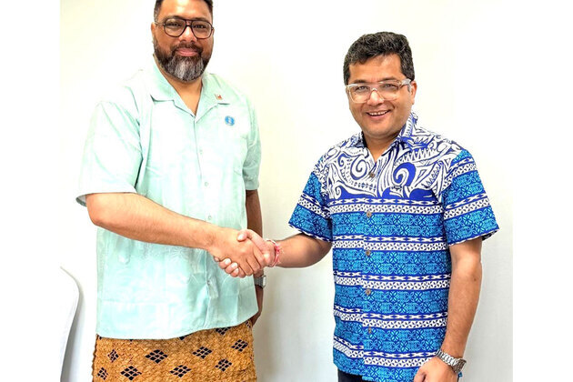 Koror: MoS Margherita meets Tonga PM Fakafanua on sidelines of 55th Pacific Islands Forum (PIF) Leaders' Meeting