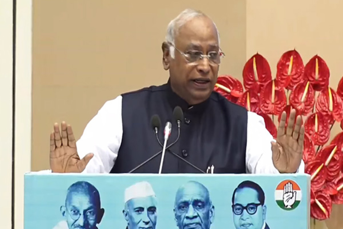 Kharge accuses Centre, EC of disenfranchising poor and minorities